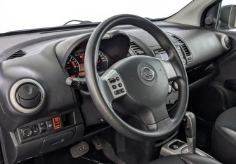 Подержанный автомобиль Nissan Note 2013 года (15 фото)