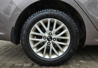 Подержанный автомобиль Kia Rio Sedan 2019 года (14 фото)