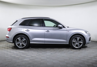 Подержанный автомобиль Audi Q5 2019 года (8 фото)