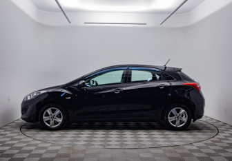 Подержанный автомобиль Hyundai i30 Hatchback 2015 года (8 фото)