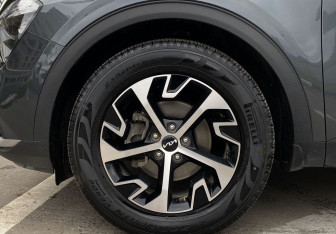 Подержанный автомобиль Kia Sportage 2023 года (9 фото)