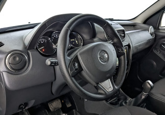 Подержанный автомобиль Nissan Terrano 2020 года (15 фото)