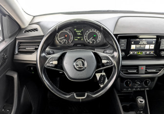 Подержанный автомобиль Skoda Rapid Liftback 2021 года (21 фото)