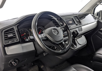 Подержанный автомобиль Volkswagen Multivan 2015 года (15 фото)