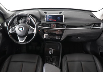Подержанный автомобиль BMW X1 2021 года (11 фото)