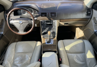 Подержанный автомобиль Volvo XC90 2008 года (10 фото)