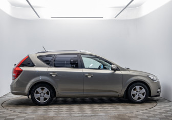 Подержанный автомобиль Kia Ceed Wagon 2010 года (4 фото)