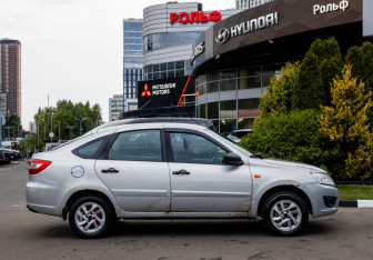 Подержанный автомобиль LADA (ВАЗ) Granta Liftback 2014 года (3 фото)