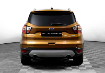 Подержанный автомобиль Ford Kuga 2016 года (6 фото)