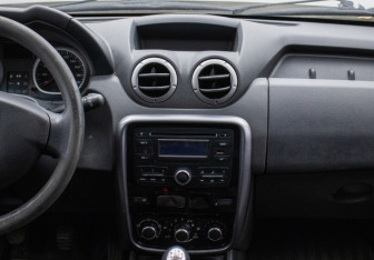 Подержанный автомобиль Renault Duster 2013 года (14 фото)