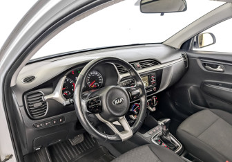 Подержанный автомобиль Kia Rio Hatchback 2021 года (16 фото)