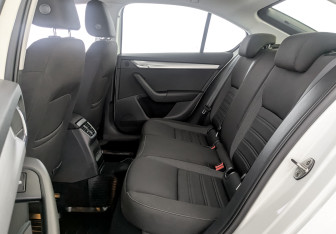 Подержанный автомобиль Skoda Octavia Liftback 2018 года (12 фото)