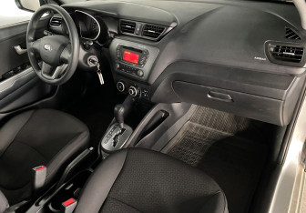 Подержанный автомобиль Kia Rio Sedan 2013 года (11 фото)