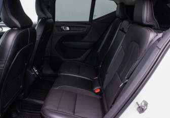 Подержанный автомобиль Volvo XC40 2018 года (11 фото)