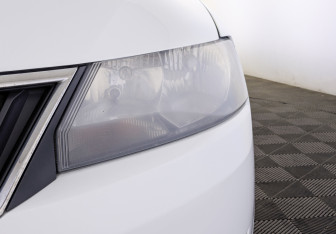 Подержанный автомобиль Skoda Rapid Liftback 2017 года (11 фото)