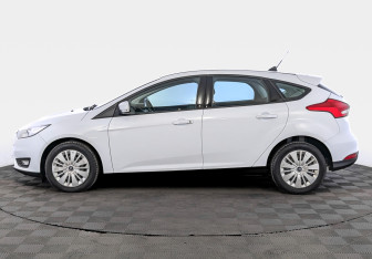 Подержанный автомобиль Ford Focus Hatchback 2018 года (8 фото)