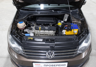 Подержанный автомобиль Volkswagen Polo Sedan 2015 года (9 фото)