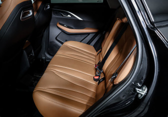 Подержанный автомобиль Omoda C5 2023 года (10 фото)