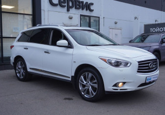Подержанный автомобиль Infiniti JX 2013 года (3 фото)