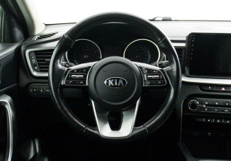 Подержанный автомобиль Kia Ceed Wagon 2020 года (12 фото)