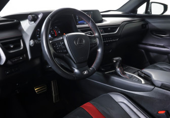 Подержанный автомобиль Lexus UX 2019 года (14 фото)