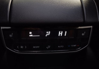 Подержанный автомобиль Toyota Highlander 2025 года (14 фото)