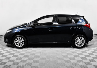 Подержанный автомобиль Toyota Auris Hatchback 2014 года (8 фото)
