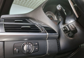 Подержанный автомобиль BMW X6 M 2013 года (23 фото)