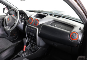 Подержанный автомобиль Renault Duster 2013 года (8 фото)