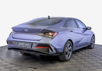 Подержанный автомобиль Hyundai Elantra Sedan 2024 года (5 фото)