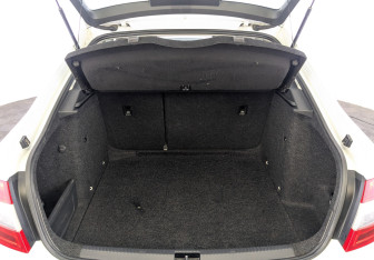 Подержанный автомобиль Skoda Octavia Liftback 2018 года (10 фото)