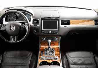 Подержанный автомобиль Volkswagen Touareg 2011 года (10 фото)