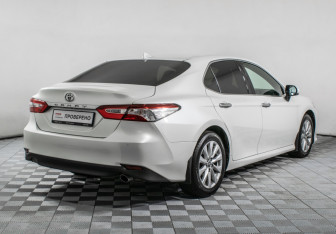 Подержанный автомобиль Toyota Camry Sedan 2019 года (5 фото)
