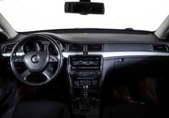 Подержанный автомобиль Skoda Superb Liftback 2014 года (12 фото)