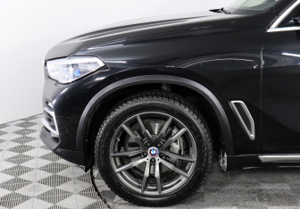 Подержанный автомобиль BMW X5 2019 года (8 фото)