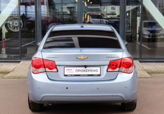 Подержанный автомобиль Chevrolet Cruze Sedan 2010 года (5 фото)
