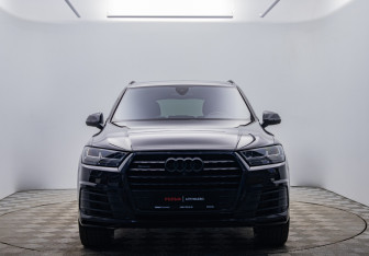 Подержанный автомобиль Audi Q7 2019 года (8 фото)