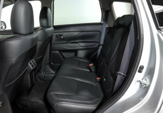 Подержанный автомобиль Mitsubishi Outlander 2019 года (13 фото)