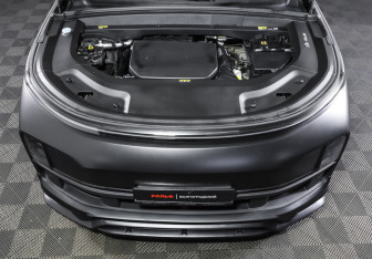 Подержанный автомобиль LiXiang L9 2023 года (9 фото)