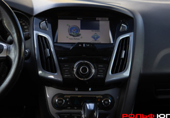 Подержанный автомобиль Ford Focus Hatchback 2012 года (14 фото)