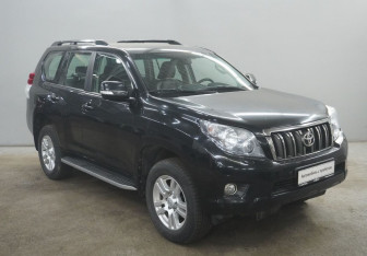 Подержанный автомобиль Toyota Land Cruiser Prado 2010 года (3 фото)