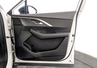 Подержанный автомобиль Omoda C5 2024 года (25 фото)