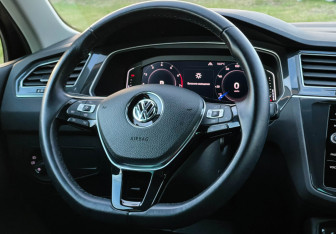 Подержанный автомобиль Volkswagen Tiguan 2019 года (14 фото)