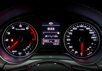 Подержанный автомобиль Audi A3 Sedan 2017 года (13 фото)