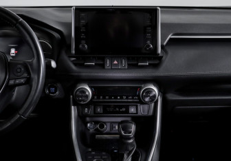 Подержанный автомобиль Toyota RAV4 2019 года (13 фото)