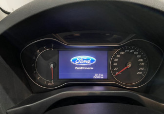 Подержанный автомобиль Ford Mondeo Sedan 2011 года (19 фото)