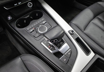 Подержанный автомобиль Audi A4 Sedan 2019 года (19 фото)