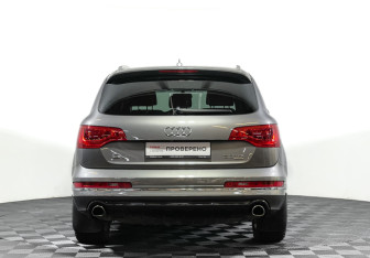 Подержанный автомобиль Audi Q7 2009 года (6 фото)