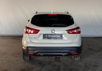 Подержанный автомобиль Nissan Qashqai 2017 года (5 фото)