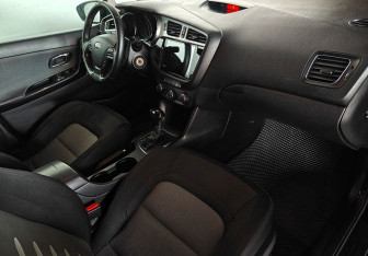 Подержанный автомобиль Kia Ceed Hatchback 2012 года (9 фото)